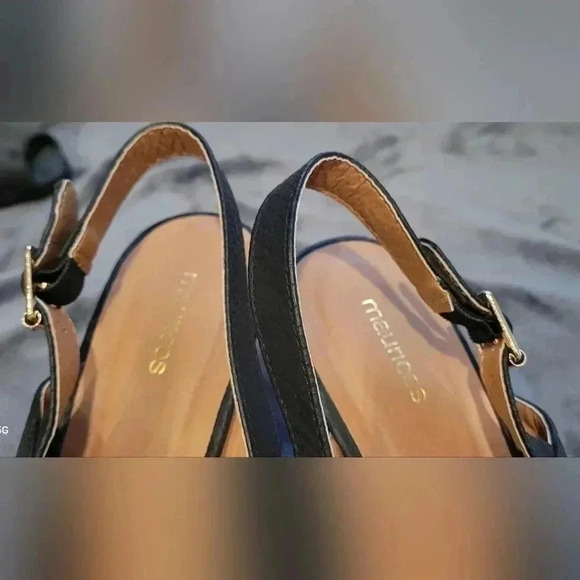 Size 10, Maurices Wedge Peep Toe Strappy Heels Sandals in black - Picture 10 of 11